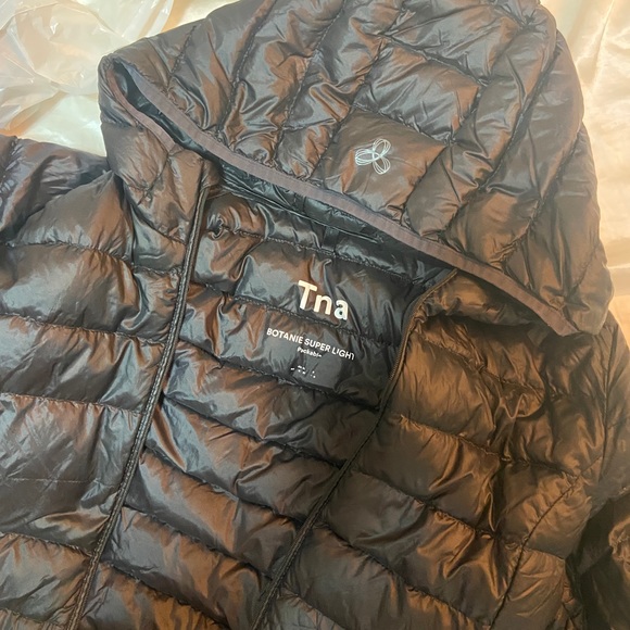 Aritzia PUFFER JACKET - Picture 4 of 4